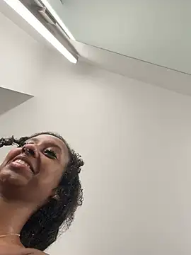 Your Paris online show from March 25, 2026, 1:28 am