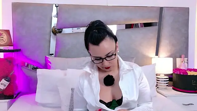 Evangeline Taylorr online show from April 9, 2026, 1:50 pm