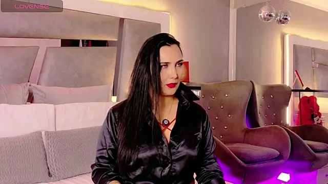 Evangeline Taylorr online show from November 27, 2025, 8:42 pm