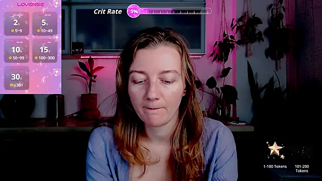 Snapshot of Elly_Helly chatting on November 14, 2025, 8:01 pm Elly Helly online show from November 14, 2025, 8:01 pm