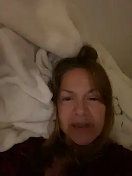 Snapshot of Leyna_liu chatting on October 25, 2025, 7:18 am Leyna liu online show from October 25, 2025, 7:18 am