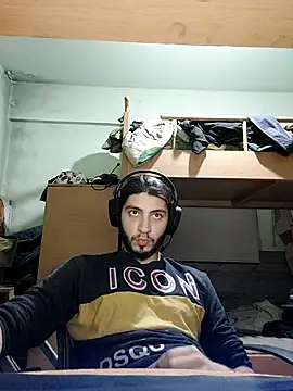 kleineid77 online show from November 19, 2025, 5:46 pm