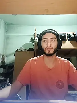 kleineid77 online show from November 23, 2025, 4:39 pm