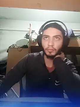 kleineid77 online show from December 1, 2025, 8:32 pm