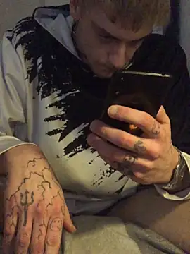 Snapshot of Simboxxx040 chatting on January 13, 2025, 10:58 am Simboxxx040 online show from January 13, 2025, 10:58 am