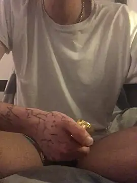 Snapshot of Simboxxx040 chatting on December 19, 2024, 5:29 am Simboxxx040 online show from December 19, 2024, 5:29 am