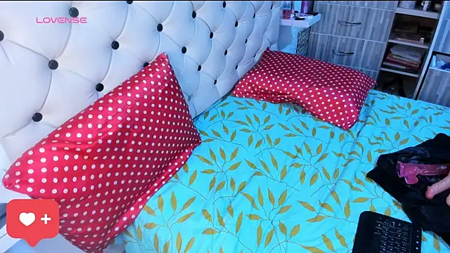 Snapshot of Krystal_Cruz chatting on March 15, 2025, 5:41 am Krystal Cruz online show from March 15, 2025, 5:41 am