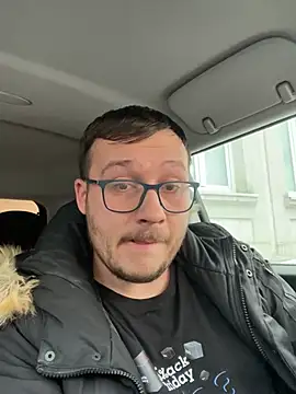 ionut9879 online show from February 6, 2025, 2:26 pm