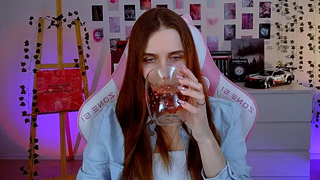 Snapshot of AliceCharmy chatting on March 20, 2025, 5:15 pm AliceCharmy online show from March 20, 2025, 5:15 pm