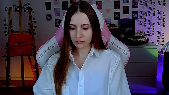 Snapshot of AliceCharmy chatting on September 18, 2025, 4:43 pm AliceCharmy online show from September 18, 2025, 4:43 pm