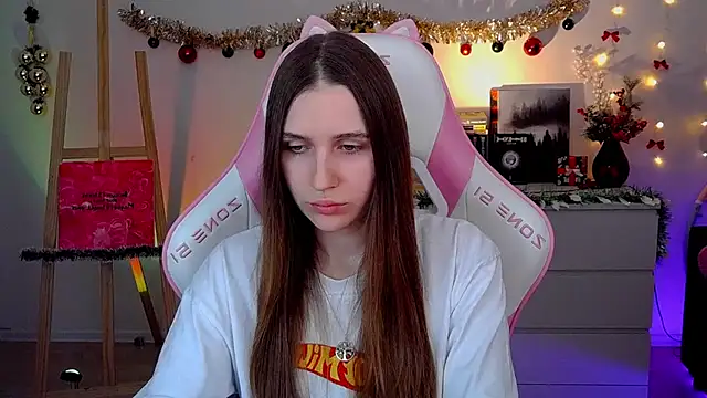 Snapshot of AliceCharmy chatting on December 21, 2025, 10:50 am AliceCharmy online show from December 21, 2025, 10:50 am