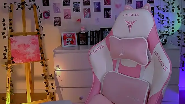 Snapshot of AliceCharmy chatting on February 3, 2025, 1:30 pm AliceCharmy online show from February 3, 2025, 1:30 pm