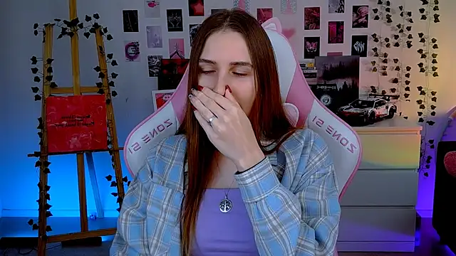 Snapshot of AliceCharmy chatting on October 8, 2025, 6:15 am AliceCharmy online show from October 8, 2025, 6:15 am