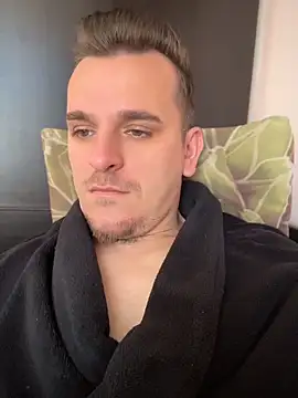 Snapshot of Huge_cock22cm chatting on April 27, 2026, 8:23 am Huge cock22cm online show from April 27, 2026, 8:23 am