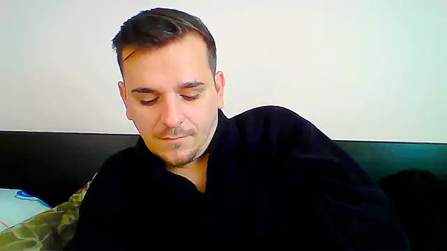 Huge cock22cm online show from December 16, 2025, 8:18 am