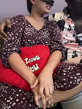 Snapshot of Magical-Couple-telugu chatting on March 6, 2025, 3:24 pm Magical-Couple-telugu online show from March 6, 2025, 3:24 pm