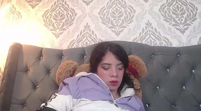 EmmaCowperr online show from February 26, 2025, 4:38 pm