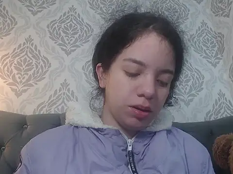 EmmaCowperr online show from March 17, 2025, 3:50 pm