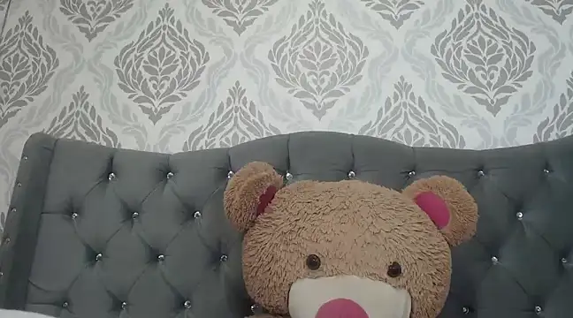 EmmaCowperr online show from March 3, 2025, 1:01 pm