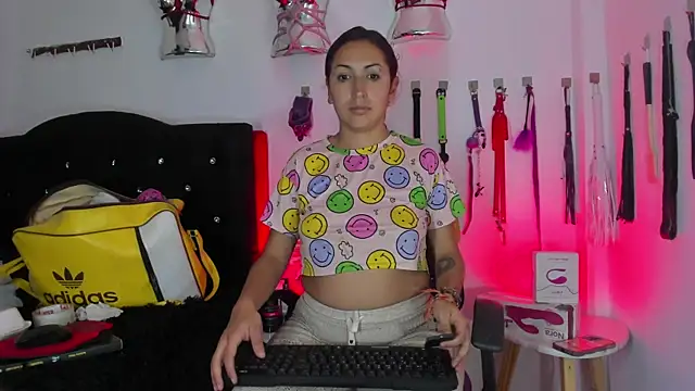 LucyStrike  online show from November 4, 2025, 10:46 pm