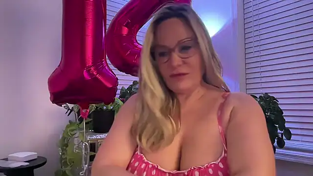 Milf Goddess online show from October 15, 2025, 6:00 am