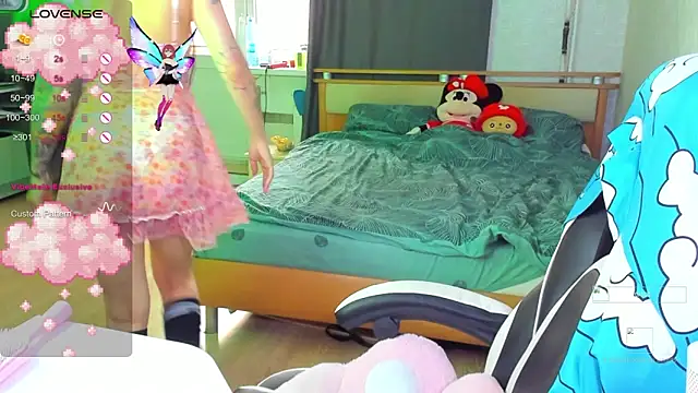 folinskayyya online show from October 8, 2025, 5:09 am