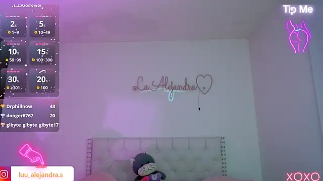 Snapshot of alee_lenoxx chatting on September 29, 2025, 10:00 am alee lenoxx online show from September 29, 2025, 10:00 am