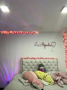 Snapshot of alee_lenoxx chatting on July 1, 2026, 5:08 am alee lenoxx online show from July 1, 2026, 5:08 am