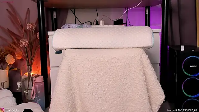 alicelu  online show from January 24, 2025, 5:31 am