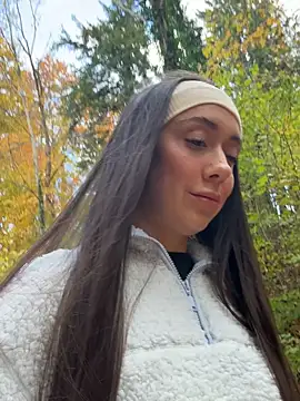 Snapshot of emiliasommer chatting on October 28, 2025, 1:21 pm emiliasommer online show from October 28, 2025, 1:21 pm