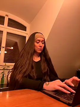 Snapshot of emiliasommer chatting on October 4, 2025, 8:10 pm emiliasommer online show from October 4, 2025, 8:10 pm