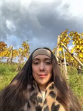 Snapshot of emiliasommer chatting on October 24, 2025, 3:11 pm emiliasommer online show from October 24, 2025, 3:11 pm