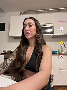 emiliasommer online show from June 2, 2026, 3:56 pm