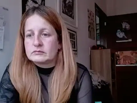 Snapshot of ViioletaMora chatting on April 20, 2026, 10:22 pm ViioletaMora online show from April 20, 2026, 10:22 pm