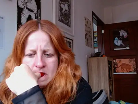 Snapshot of ViioletaMora chatting on May 17, 2026, 5:57 pm ViioletaMora online show from May 17, 2026, 5:57 pm
