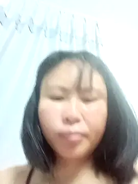 xiaoxuer online show from May 17, 2026, 9:37 pm