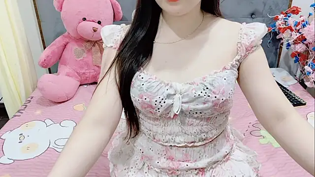 Snapshot of Funikio chatting on April 3, 2026, 1:28 pm Funikio online show from April 3, 2026, 1:28 pm