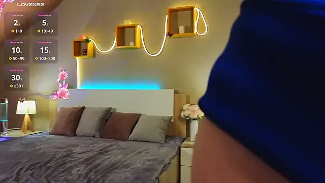 oliviabr0wn0 online show from February 21, 2025, 5:13 am