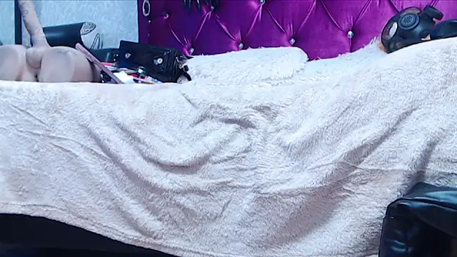 AyshaScott online show from April 6, 2026, 12:50 pm