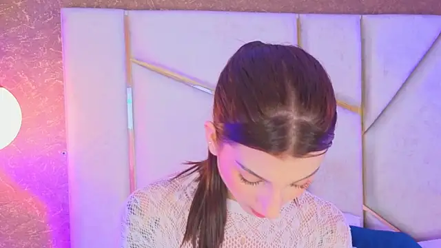 AilishBenson online show from April 16, 2026, 11:18 pm