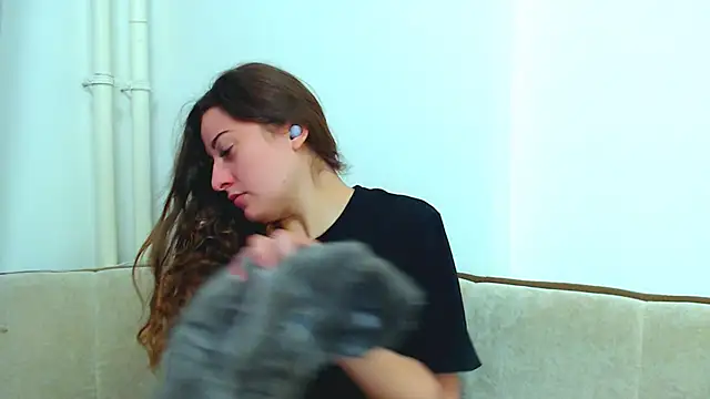 Helen Adams  online show from January 5, 2025, 7:17 am