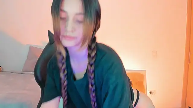 annie mora online show from November 27, 2025, 3:18 am