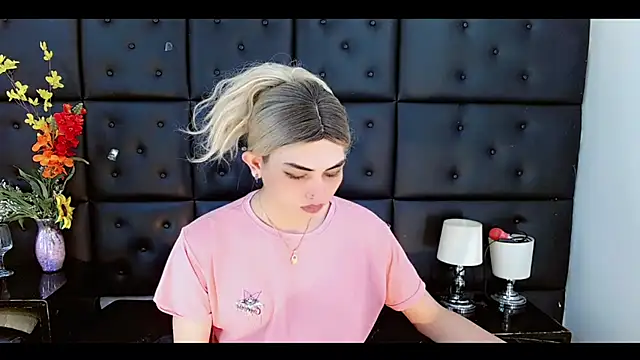 Daniela Pink  online show from February 25, 2026, 7:47 pm