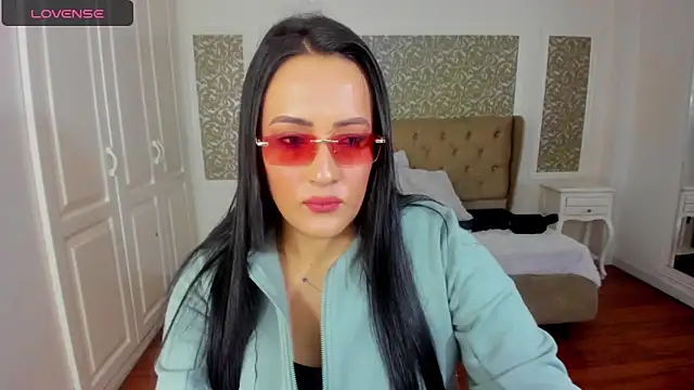 KimWessel  online show from April 18, 2026, 8:42 pm