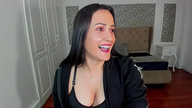 KimWessel  online show from September 27, 2025, 8:04 pm