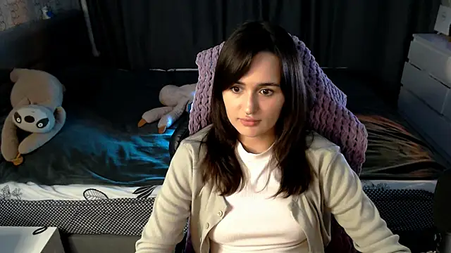 KiraYammy online show from November 8, 2025, 10:35 pm