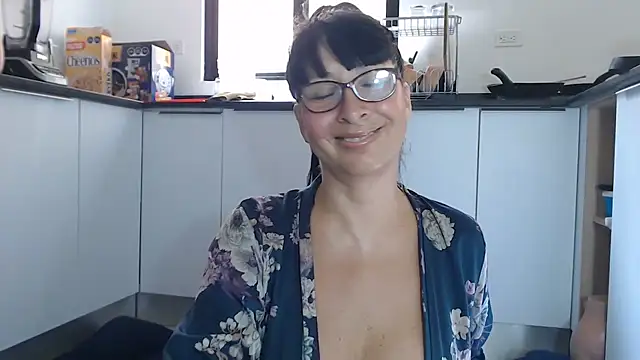 HellenLatin online show from June 24, 2026, 2:37 pm