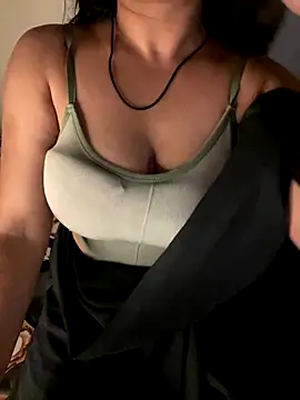 Snapshot of shuhana_ chatting on September 18, 2025, 12:57 am shuhana online show from September 18, 2025, 12:57 am