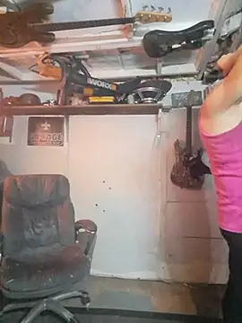 Snapshot of MagicAdmiralty5 chatting on October 7, 2025, 8:37 am MagicAdmiralty5 online show from October 7, 2025, 8:37 am