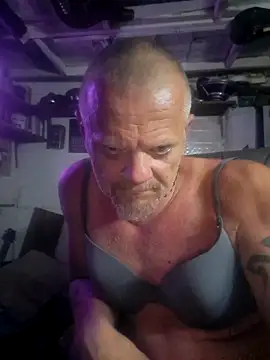 Snapshot of MagicAdmiralty5 chatting on September 19, 2025, 10:52 am MagicAdmiralty5 online show from September 19, 2025, 10:52 am